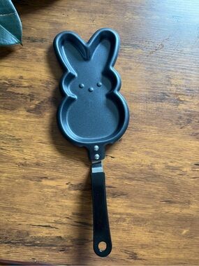 Bunny-Shaped PEEPS Nonstick Frying Pan - Black